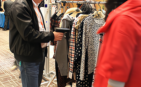 RFID手持機用于服裝智慧門店 RFID手持機用于服裝智慧門店